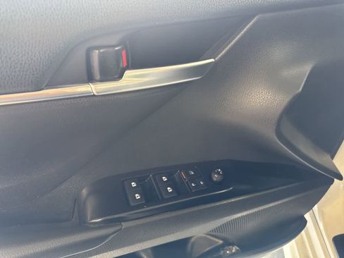 Used 2018 Toyota Camry SE w/ Convenience Package image 18