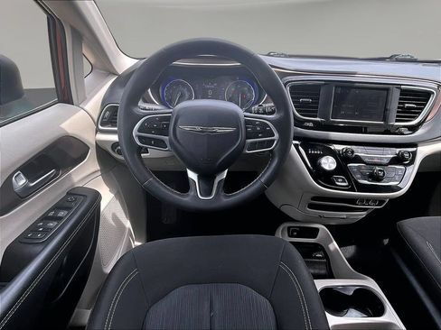 Used 2023 Chrysler Voyager LX FWD image 11