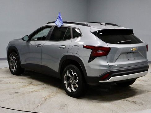 Used 2025 Chevrolet Trax LT w/ Driver Confidence Package image 10