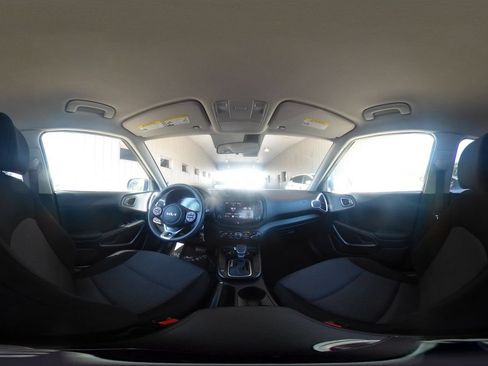 Used 2025 Kia Soul LX w/ LX Technology Package FWD image 40
