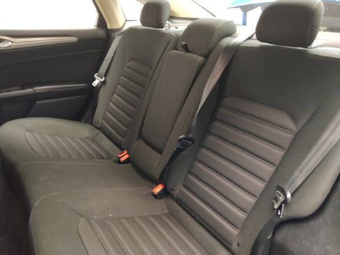 Used 2019 Ford Fusion SE FWD image 18