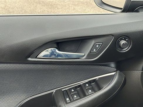 Used 2018 Chevrolet Cruze LT image 10