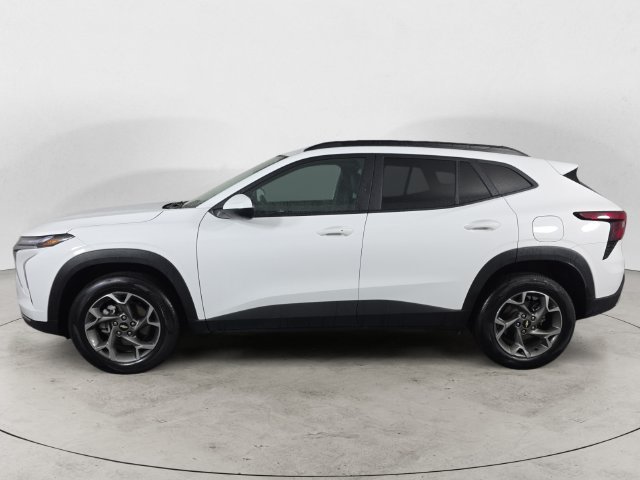 Certified 2025 Chevrolet Trax LT w/ LT Convenience Package FWD image 8
