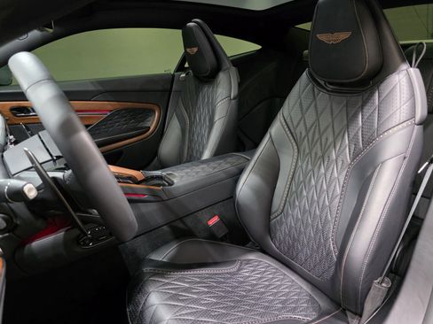 Used 2025 Aston Martin DB12 Coupe RWD image 12