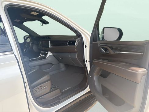 Certified 2021 GMC Yukon XL Denali image 5