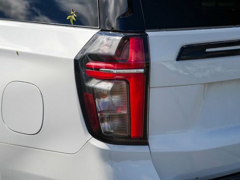 Used 2023 Chevrolet Suburban Z71 AWD/4WD image 10