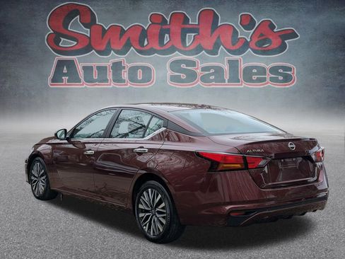 Used 2024 Nissan Altima 2.5 SV FWD image 4