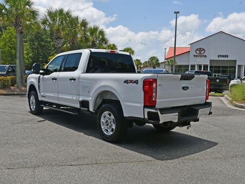 Used 2025 Ford F250 XLT AWD/4WD image 3