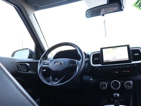 Used 2023 Hyundai Venue Limited image 16
