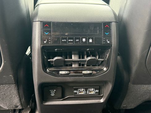 Used 2022 Jeep Grand Cherokee Overland w/ Advanced Protech Group III image 28