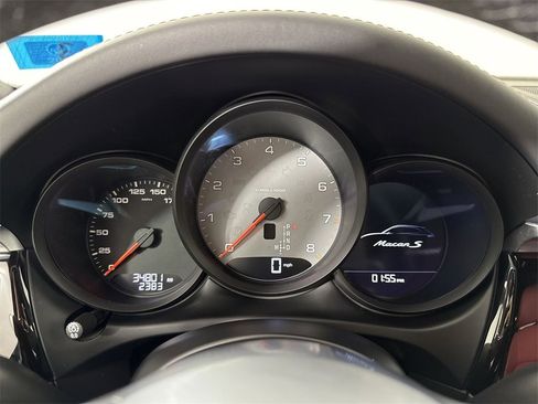 Certified 2021 Porsche Macan S image 37