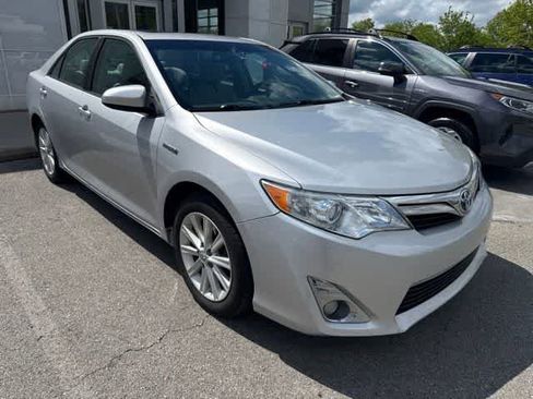 Used 2012 Toyota Camry XLE w/ Leather Pkg FWD image 2