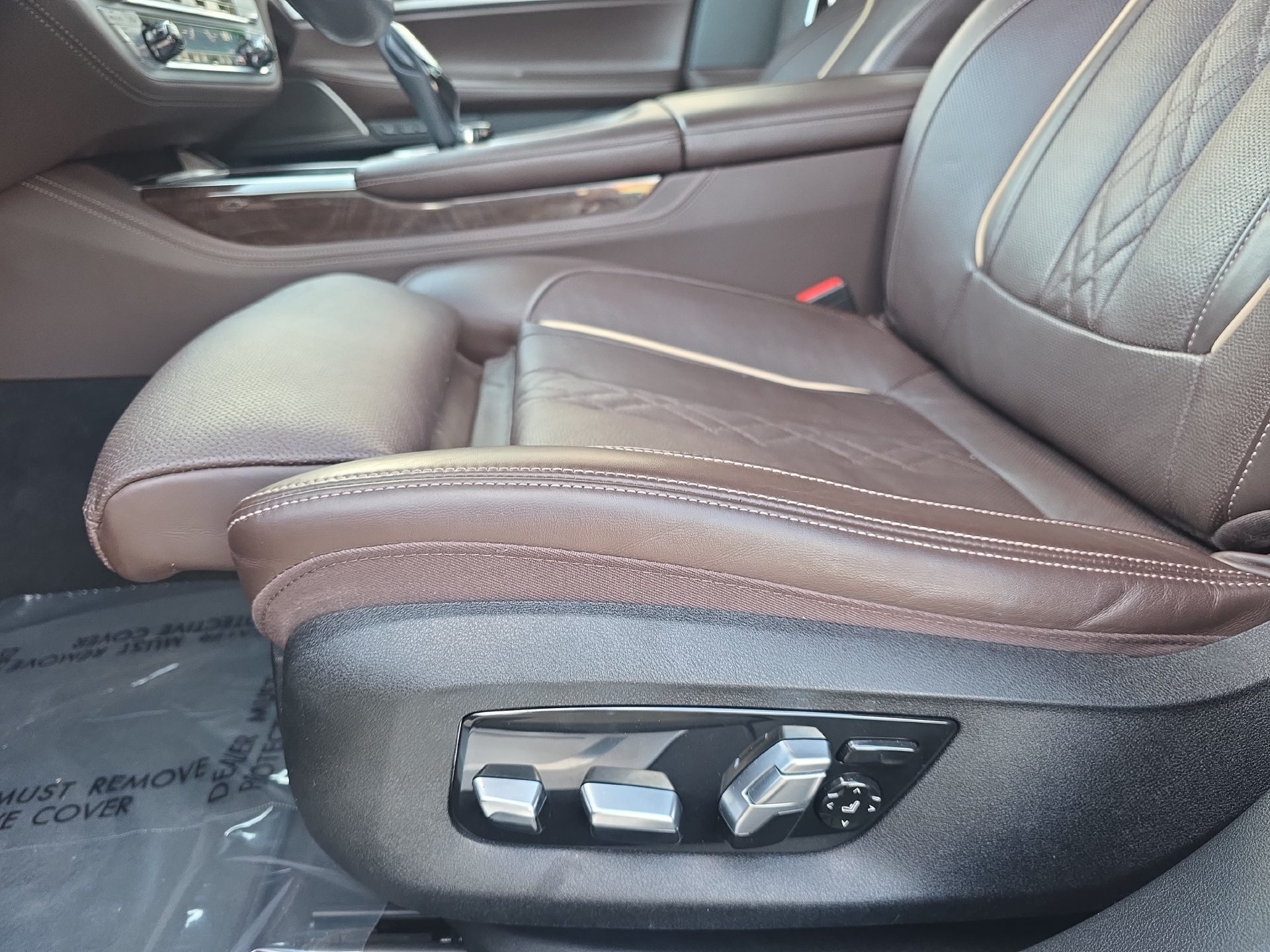 Used 2022 BMW 750i xDrive w/ Executive Package AWD/4WD image 28
