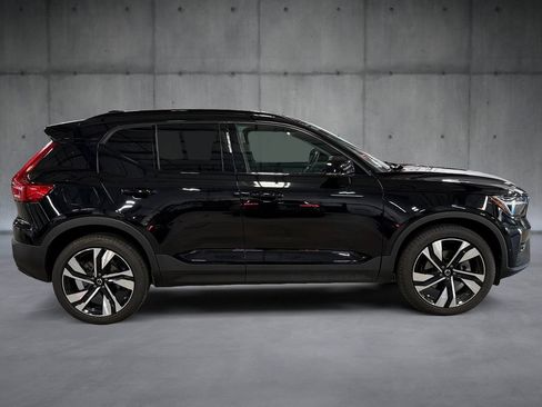 Used 2025 Volvo XC40 B5 Plus AWD/4WD image 6