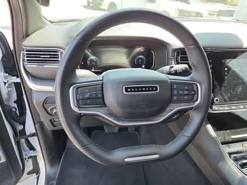 Used 2023 Jeep Wagoneer L Series II AWD/4WD image 12