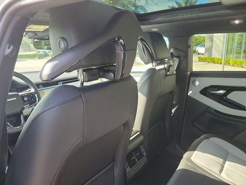 New 2026 Land Rover Range Rover Evoque Dynamic SE AWD/4WD image 17