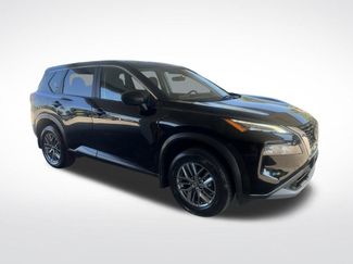 Used 2023 Nissan Rogue S AWD/4WD video 3