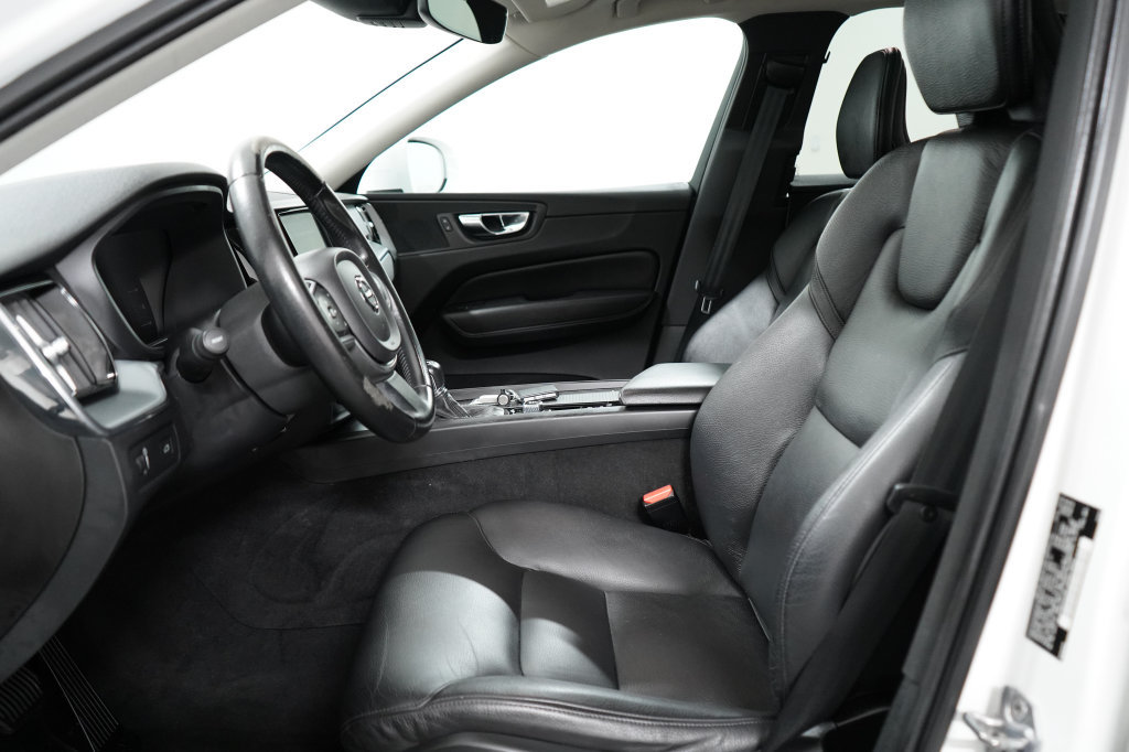 Used 2019 Volvo XC60 T6 Momentum AWD/4WD image 14