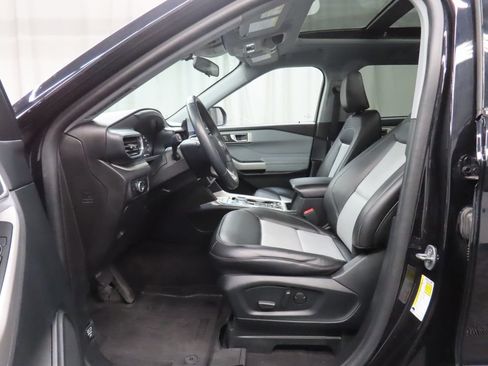Used 2024 Ford Explorer XLT w/ XLT Sport Appearance Package AWD/4WD image 8