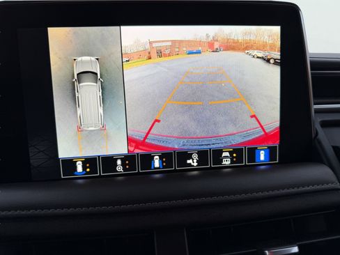 Used 2022 GMC Yukon SLT w/ SLT Luxury Package AWD/4WD image 5