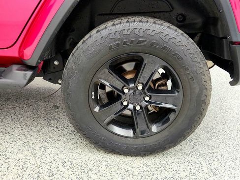 Used 2022 Jeep Wrangler Unlimited Sahara AWD/4WD image 9