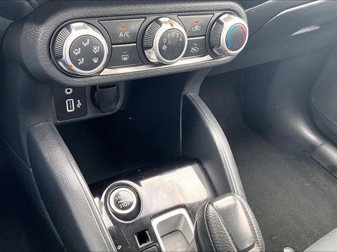 Used 2020 Nissan Versa S FWD image 31