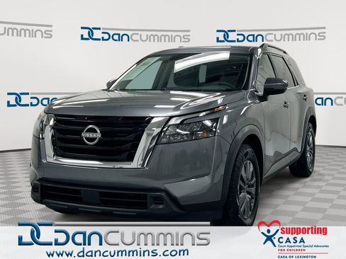 Used 2024 Nissan Pathfinder SV image 1