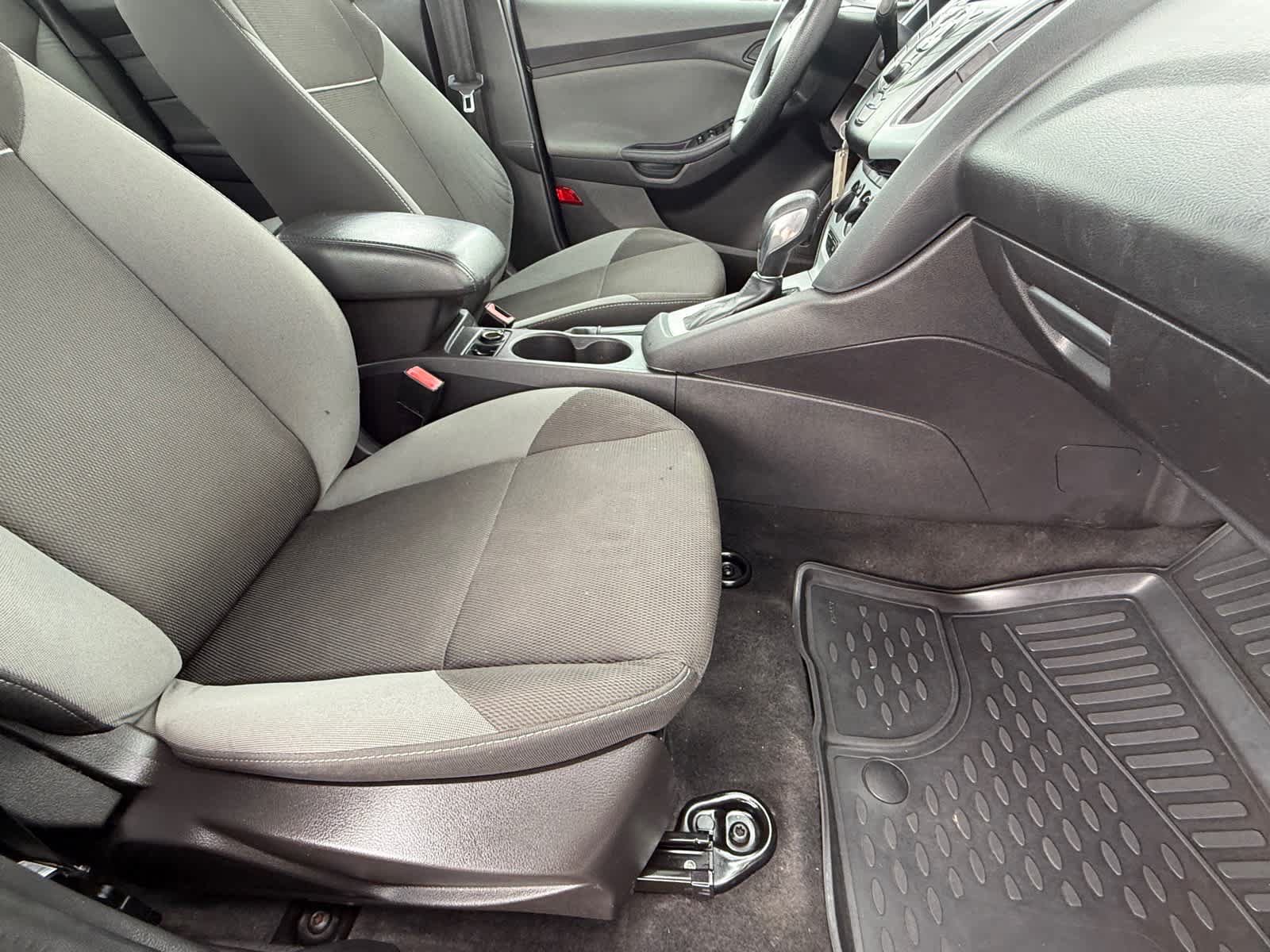 Used 2012 Ford Focus SE FWD image 10