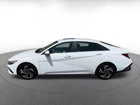 Used 2025 Hyundai Elantra SEL FWD image 10