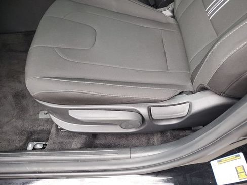 Used 2025 Hyundai Elantra SEL FWD image 18
