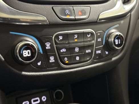 Used 2023 Chevrolet Equinox LT FWD image 16