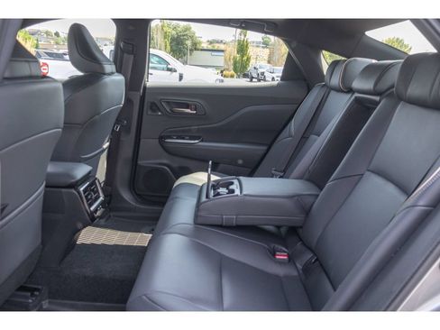 Used 2025 Toyota Crown Platinum AWD/4WD image 12