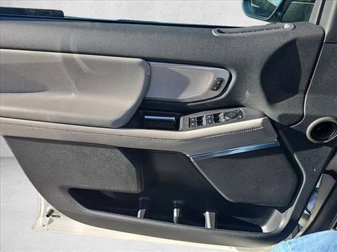 New 2025 Ford Expedition Active image 18