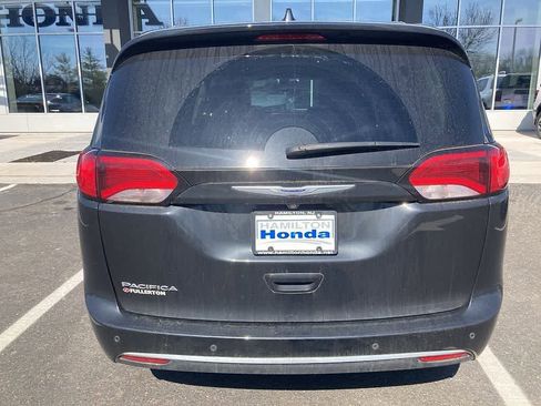 Used 2020 Chrysler Pacifica Touring-L FWD image 9