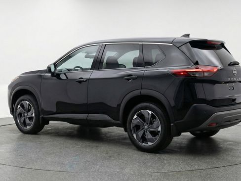 Used 2025 Nissan Rogue SV image 6