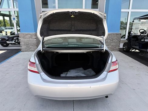 Used 2010 Toyota Camry LE FWD image 17