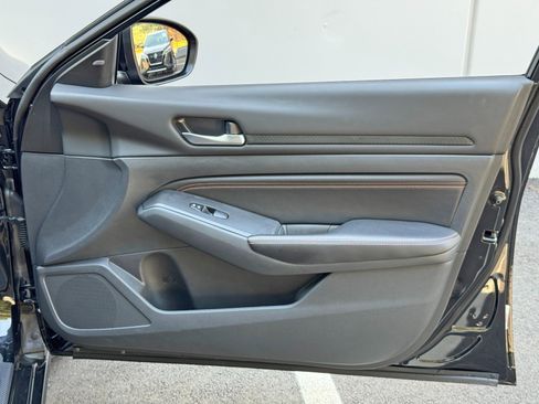 Used 2022 Nissan Altima 2.5 SR w/ Midnight Edition Package FWD image 39