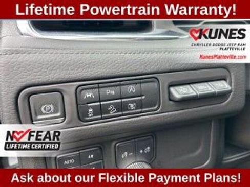 Used 2023 GMC Yukon XL Denali image 29