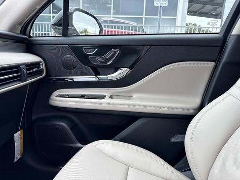 New 2026 Lincoln Corsair Premiere image 22