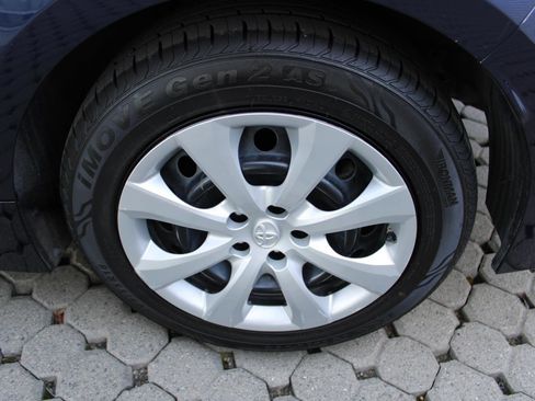 Used 2021 Toyota Corolla LE image 12