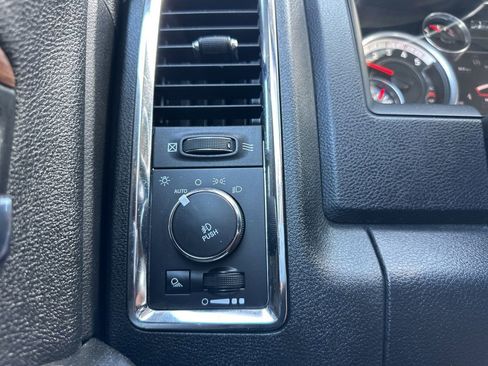 Used 2014 RAM 3500 Laramie w/ Convenience Group AWD/4WD image 47