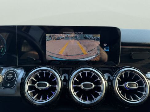 Used 2021 Mercedes-Benz GLB 35 AMG 4MATIC image 28