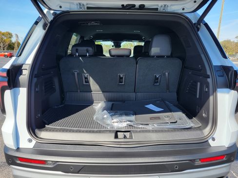 New 2026 Chevrolet Traverse Z71 w/ Enhanced Driving Package AWD/4WD image 7