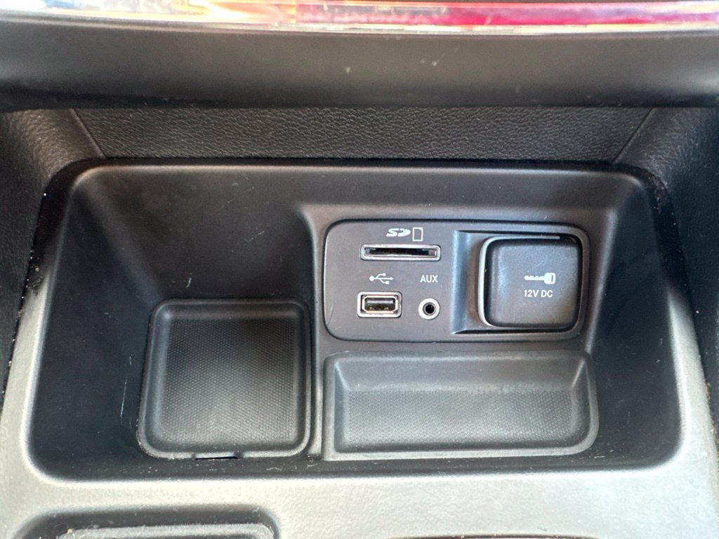 Used 2018 Jeep Cherokee Latitude w/ Cold Weather Group FWD image 21