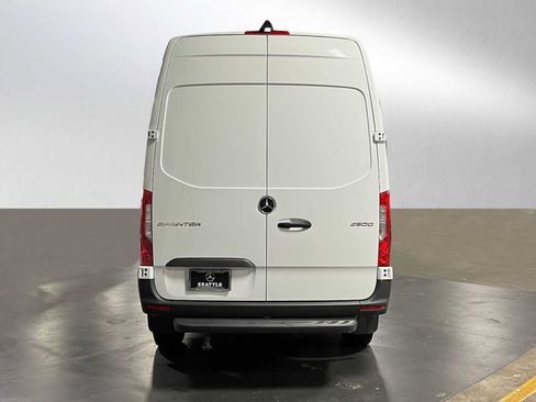 Used 2025 Mercedes-Benz Sprinter 2500 image 4