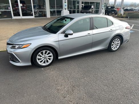 Used 2022 Toyota Camry LE image 1