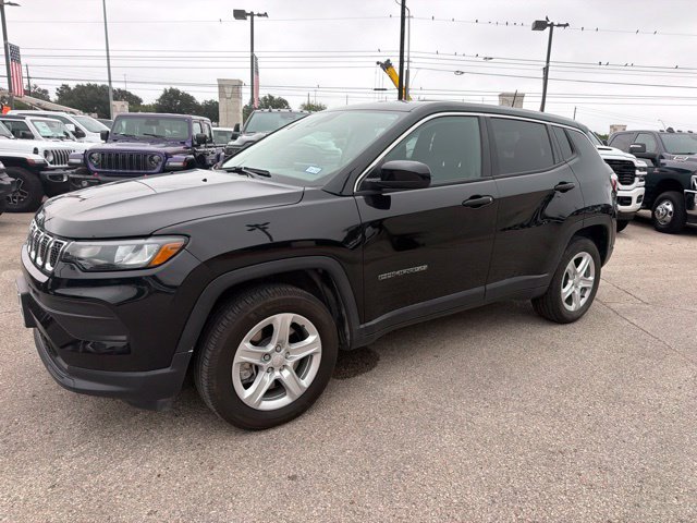 Used 2023 Jeep Compass Sport AWD/4WD image 2