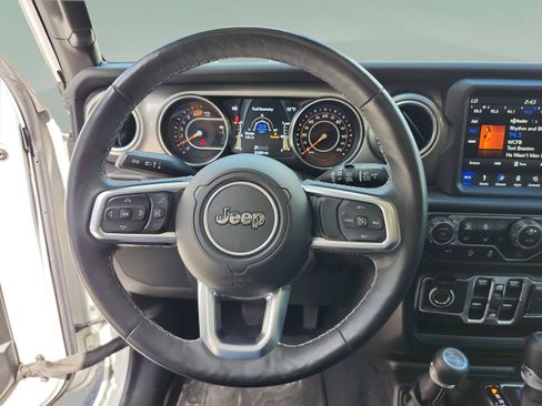 Used 2019 Jeep Wrangler Unlimited Sahara image 9
