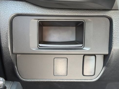 Used 2016 Toyota Tacoma SR RWD image 17