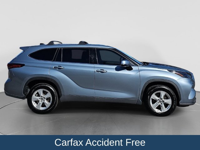 Used 2022 Toyota Highlander LE FWD image 3